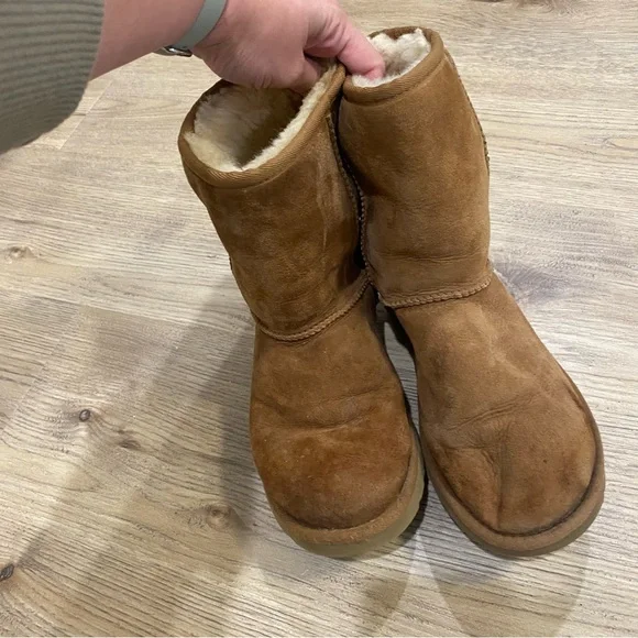 Classic Chestnut Uggs - Picture 2 of 4